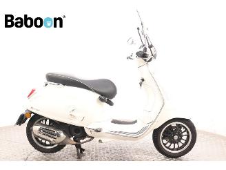 skadebil bromfiets Vespa  Sprint 25KM 2020/6