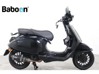 skadebil bromfiets Vespa  Sprint 45KM 2020/2