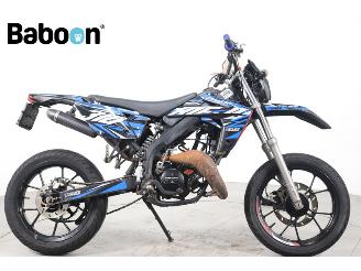 krockskadad bil bromfiets Rieju  MRT 50 SM 45KM 2020/2