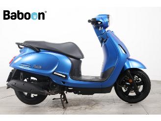 krockskadad bil bromfiets Sym Fiddle IV 25KM 2021/8