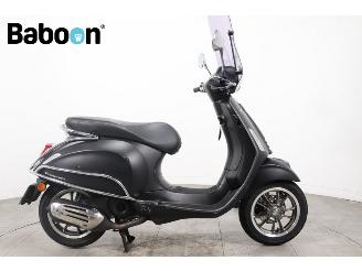 skadebil bromfiets Vespa  Primavera 25KM 2021/8