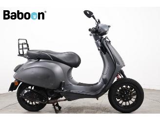 uszkodzony skutery Vespa Sprint 45KM  2017/2