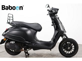 uszkodzony skutery Vespa  Sprint 25KM 2021/3
