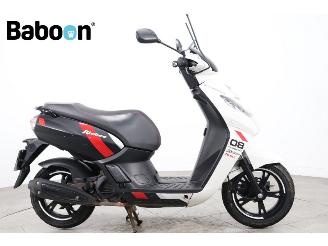 Vaurioauto  scooters Peugeot  Kisbee RS 25KM 2020/2