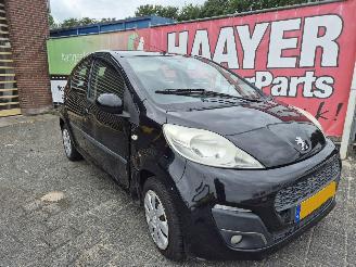 krockskadad bil auto Peugeot 107 1.0 active airco 2012/3