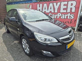 Voiture accidenté Opel Astra 1.4 turbo edition 2012/6