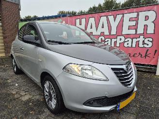 skadebil auto Lancia Ypsilon 0.9 TwinAIR Silver 2013/5