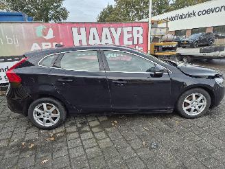 Volvo V-40 2.0 d2 R-Design business picture 2