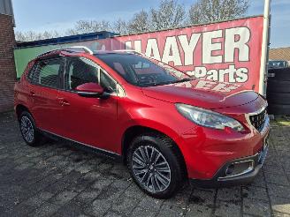 Unfallwagen Peugeot 2008 1.2 puretech blue lion 2017/9