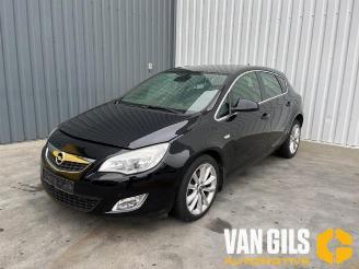 Vrakbiler auto Opel Astra Astra J (PC6/PD6/PE6/PF6), Hatchback 5-drs, 2009 / 2015 1.6 Turbo 16V 2010/4