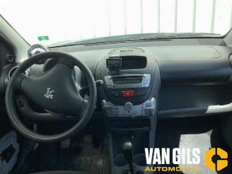 Peugeot 107 107, Hatchback, 2005 / 2014 1.0 12V picture 10