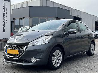 Damaged car Peugeot 208 1.2 PureTech Style Pack 2015/1