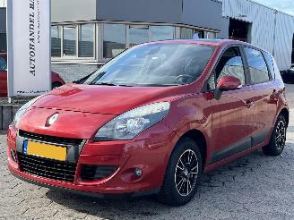 uszkodzony samochody osobowe Renault Mégane Scénic 1.6 Expression 2010/1