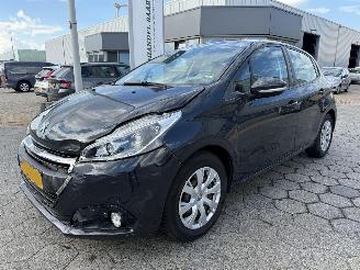 Voiture accidenté Peugeot 208 1.2 PureTech Blue Lion 2018/8