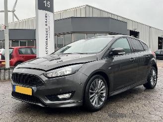 Vaurioauto  passenger cars Ford Focus 1.5 ST-Line 2018/2