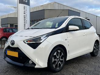 krockskadad bil auto Toyota Aygo 1.0 VVT-i x-play 2021/2