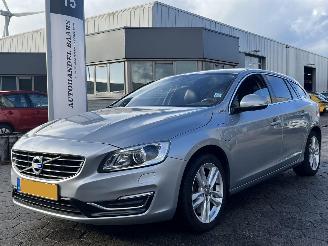 skadebil auto Volvo V-60 2.4 D6 AWD Plug-In Hybrid Summum 2013/1