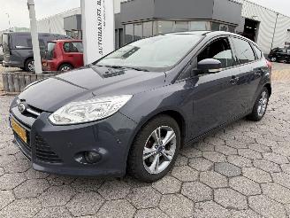 damaged passenger cars Ford Focus 1.0 EcoBoost Titanium 2013/9