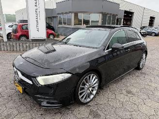 krockskadad bil auto Mercedes A-klasse 200 AMG PANO Premium Plus 2018/7