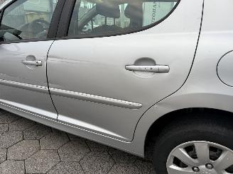 Peugeot 207 1.4 VTi Urban Move picture 6