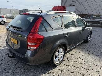 Kia Cee d Sporty Wagon 1.4 CVVT Navigator Plus Pack picture 4