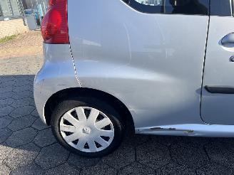 Peugeot 107 1.0-12V Urban Move picture 12