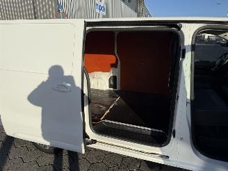 Peugeot Expert 2.0 BlueHDI 120 Long Premium picture 13