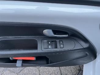 Volkswagen Up! 1.0 picture 15