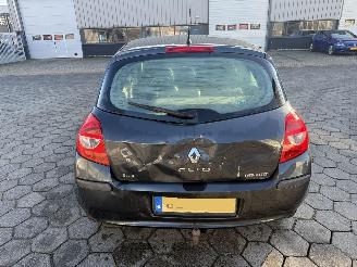 Renault Clio 1.4-16V Exception picture 6