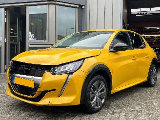 krockskadad bil auto Peugeot e-208 EV Allure Pack 50 kWh 2022/4