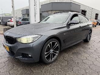 Schadeauto BMW 3-serie 320i xDrive High Executive 2019/10