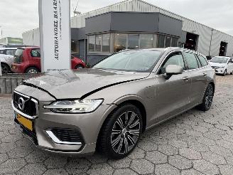skadebil auto Volvo V-60 2.0 T6 Recharge AWD Inscription 2022/4