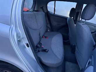 Toyota Yaris 1.3-16V VVT-i Luna picture 11