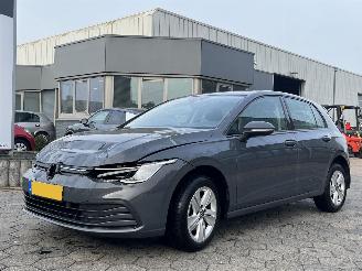krockskadad bil auto Volkswagen Golf 1.0 eTSI Life Business 2021/9