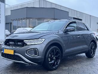 damaged passenger cars Volkswagen T-Roc 1.0 TSI Life Edition 2024/10