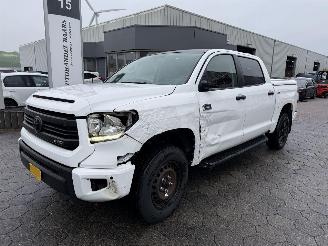 skadebil auto Toyota Tundra 5.7 V8 Double Cab 2015/1