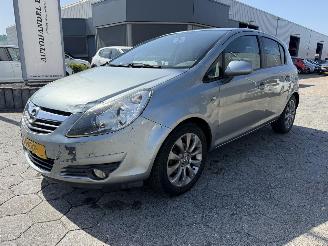 uszkodzony samochody osobowe Opel Corsa 1.4-16V \'111\' Edition 2010/10
