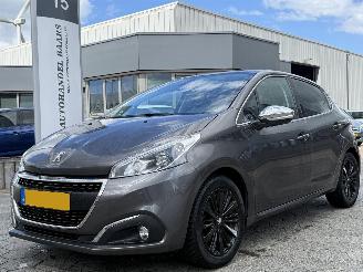 Damaged car Peugeot 208 1.2 PureTech Allure 2018/5
