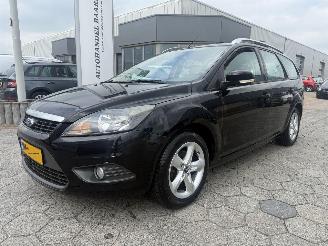 Voiture accidenté Ford Focus Wagon 1.6 Comfort 2010/6