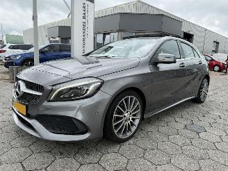 Damaged car Mercedes A-klasse Automaat Panoramadak 180 Ambition 2016/11