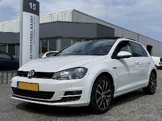 Voiture accidenté Volkswagen Golf 1.2 TSI Comfortline PANO 2014/3