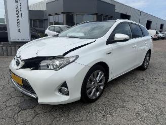 krockskadad bil auto Toyota Auris Touring Sports 1.8 Hybrid AUTOMAAT 2013/10