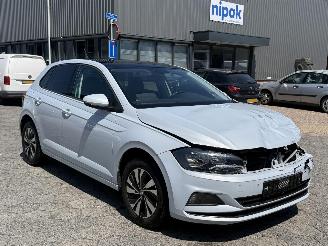 damaged passenger cars Volkswagen Polo 1.0 TSI PANO 2019/6