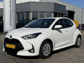 Vaurioauto  passenger cars Toyota Yaris 1.5 Hybrid Active 2022/10