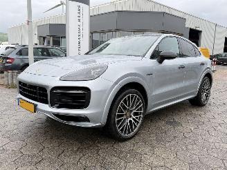 uszkodzony samochody osobowe Porsche Cayenne Coupé 3.0 E-Hybrid 2022/2