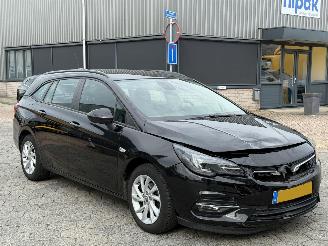Opel Astra 1.2 Edition picture 3