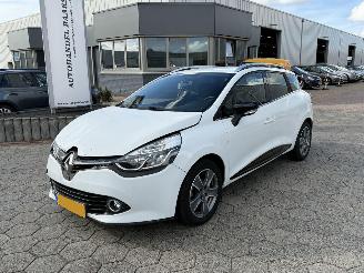Damaged car Renault Clio Estate 0.9 TCe Night&Day 2014/6