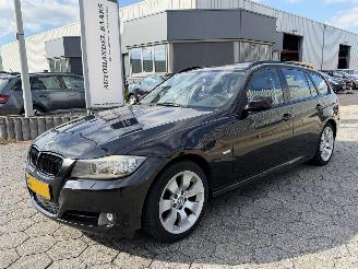 Unfallwagen BMW 3-serie 318i PANO. 2010/4