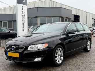 Vaurioauto  passenger cars Volvo V-70 1.6 D2 Kinetic AUTOMAAT 2013/9