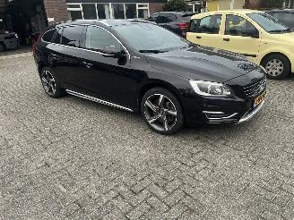 Unfallwagen Volvo V-60 2.4 D6 AWD Plug-In Hybrid Summum VOLLE AUTO !! 2013/12